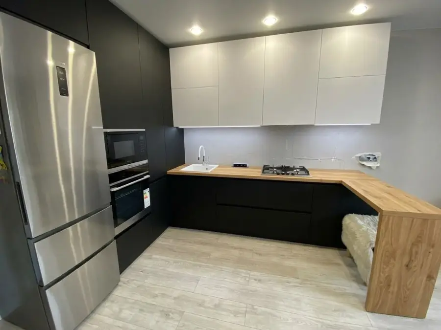 Кухня 1.902: белый, черный, дуб светлый